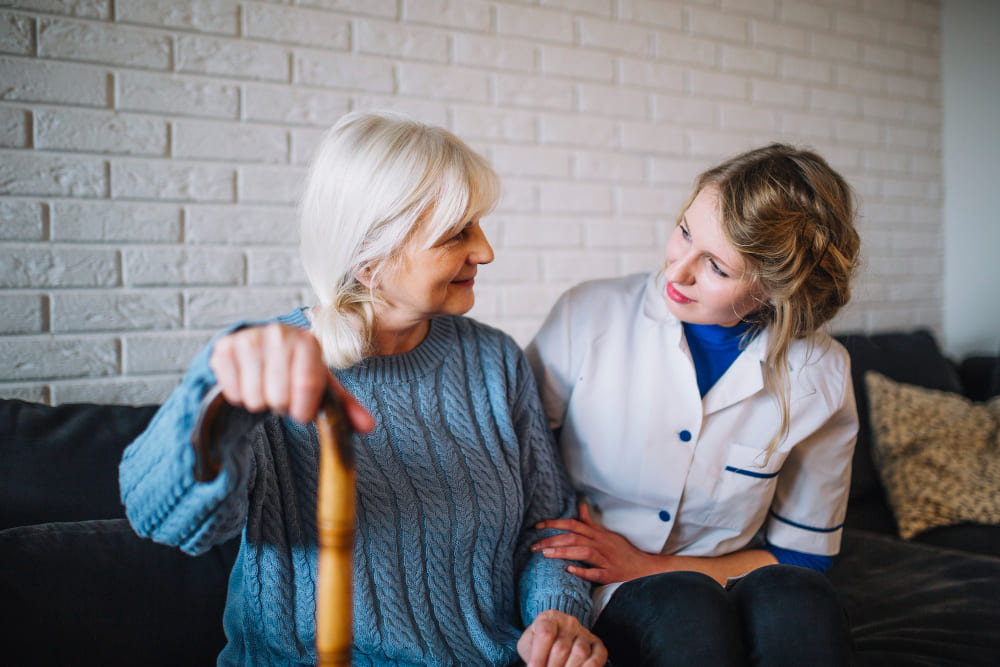 Servicios y cuidados que proporcionan en las residencias de ancianos